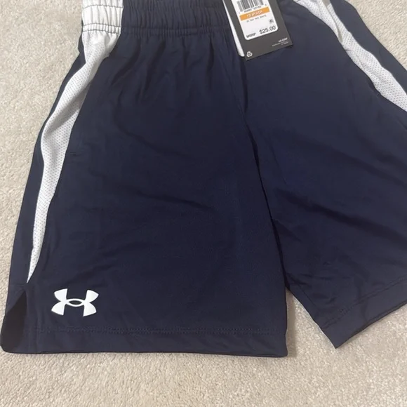 Under armour boys shorts - Picture 2 of 4